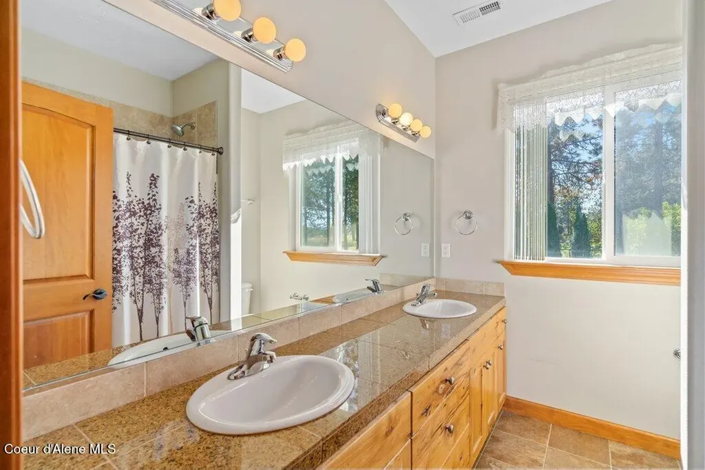 4308 E Rosemont Drive Athol ID 83801
