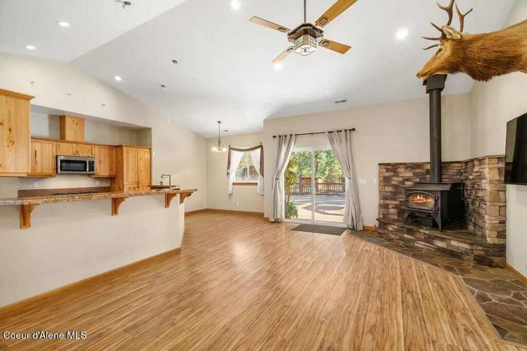4308 E Rosemont Drive Athol ID 83801