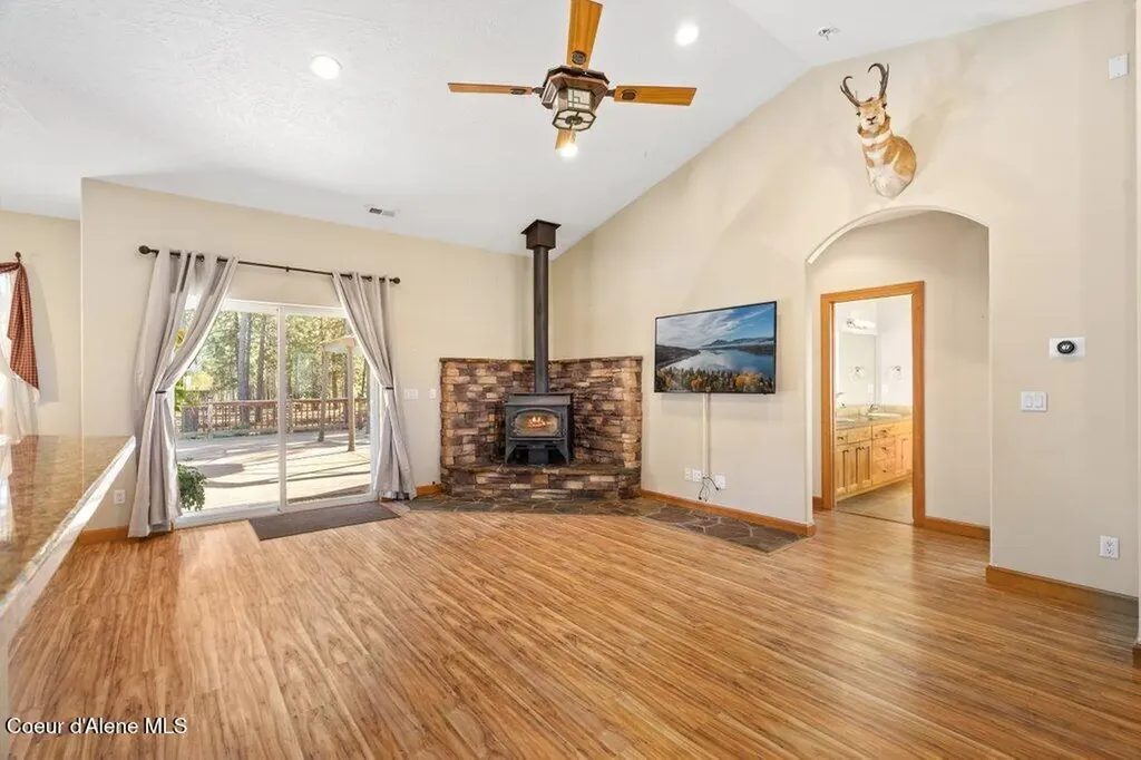 4308 E Rosemont Drive Athol ID 83801