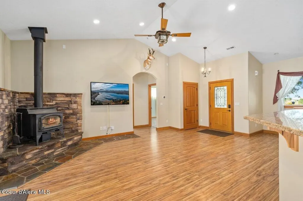 4308 E Rosemont Drive Athol ID 83801