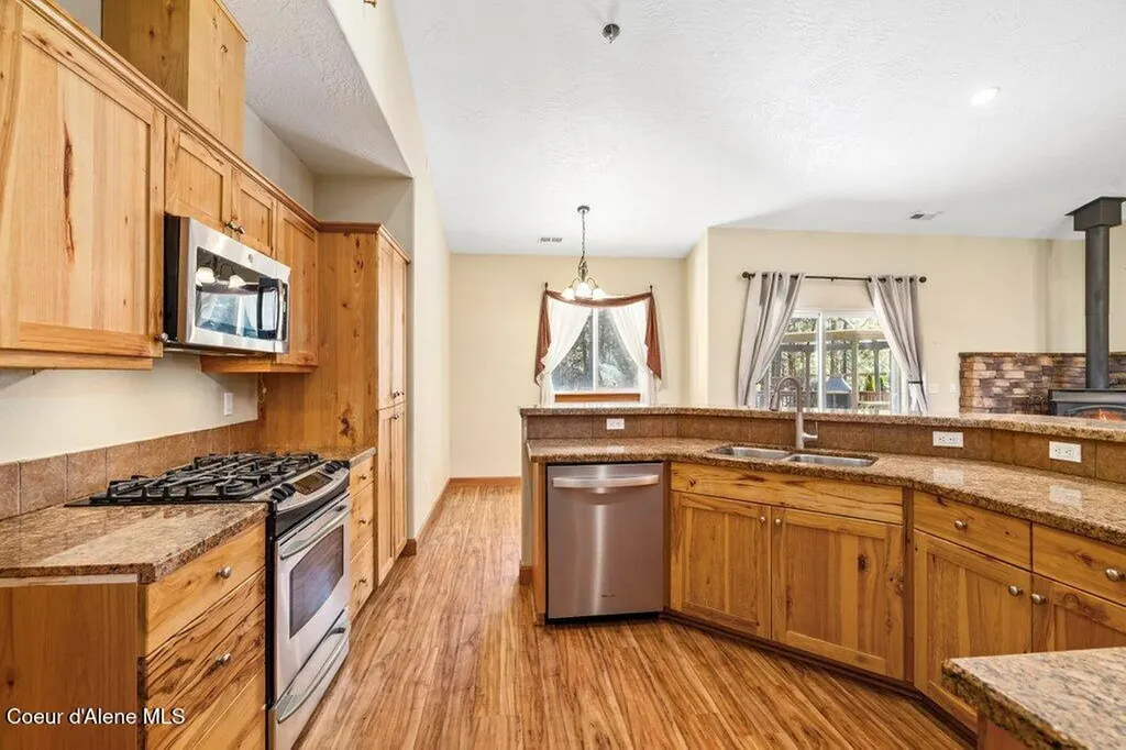 4308 E Rosemont Drive Athol ID 83801