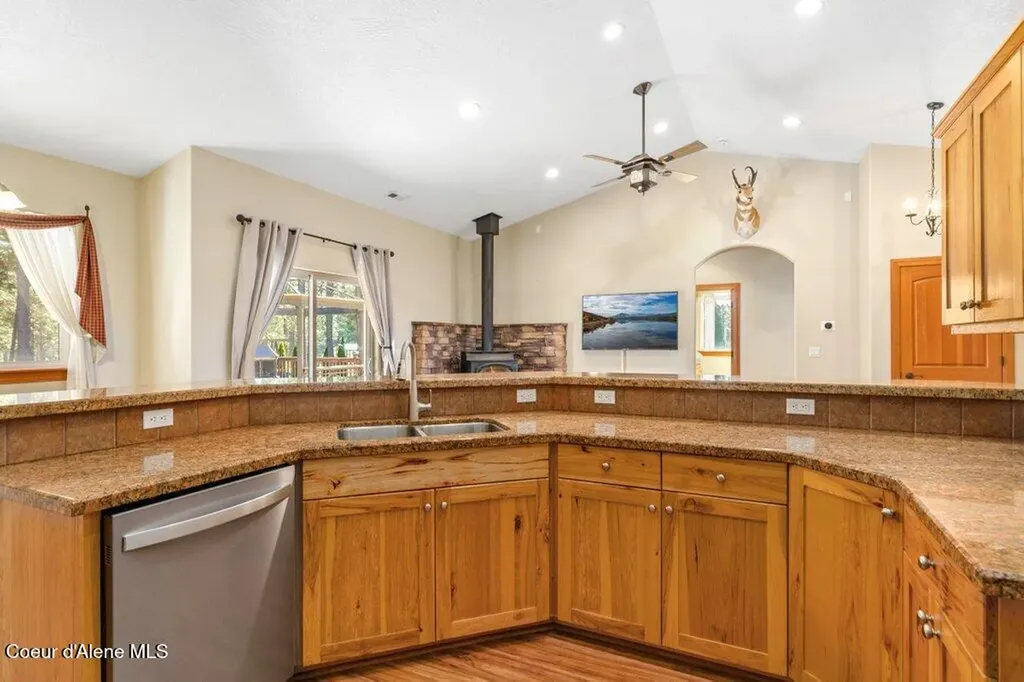 4308 E Rosemont Drive Athol ID 83801