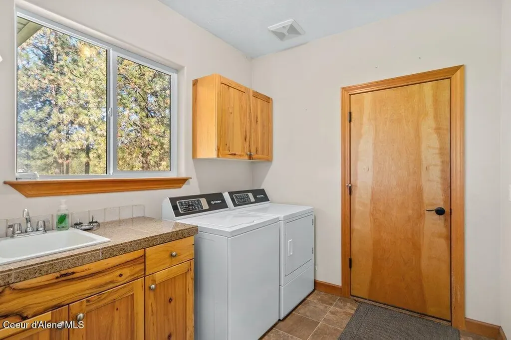 4308 E Rosemont Drive Athol ID 83801