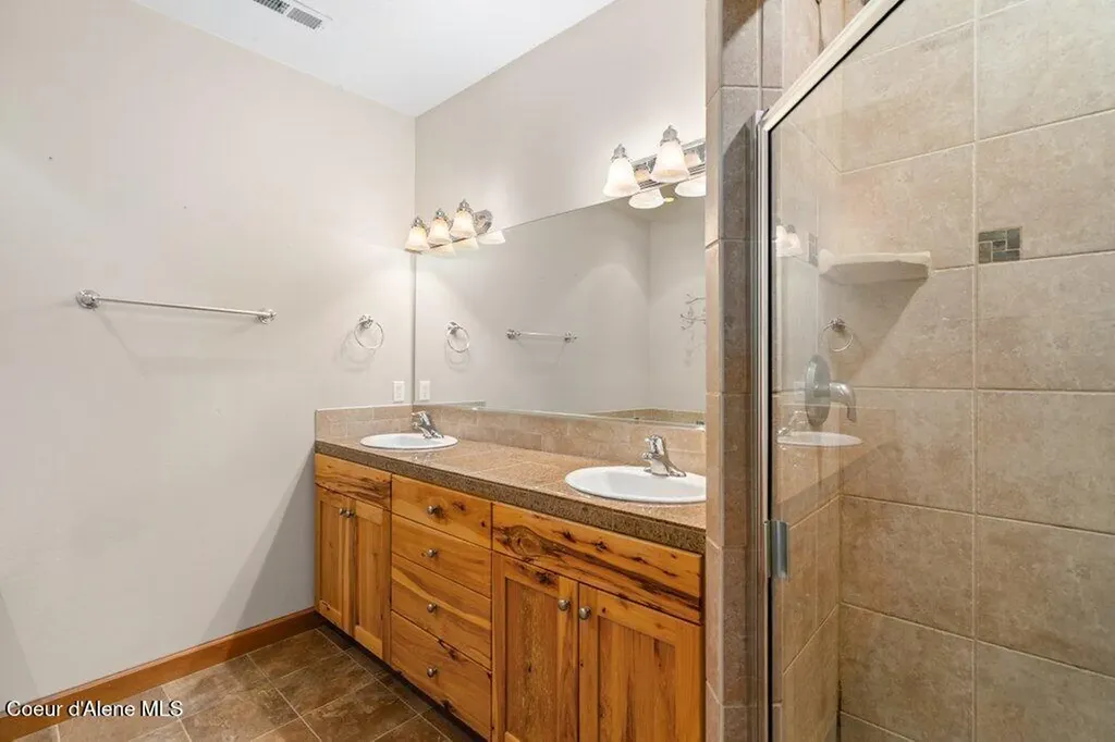 4308 E Rosemont Drive Athol ID 83801