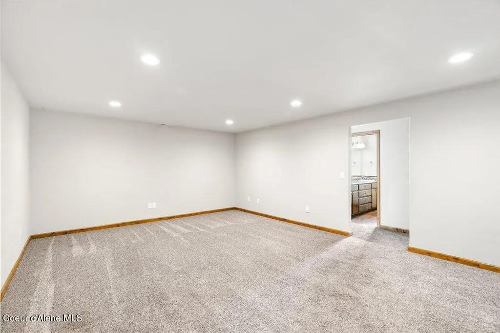 4308 E Rosemont Drive Athol ID 83801