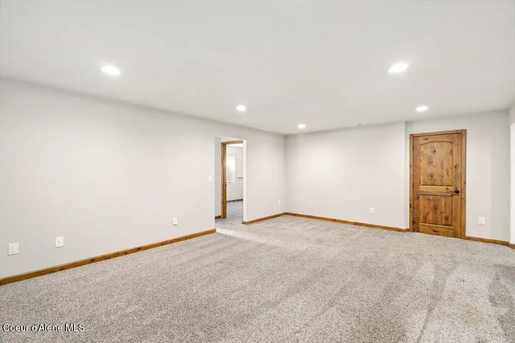 4308 E Rosemont Drive Athol ID 83801