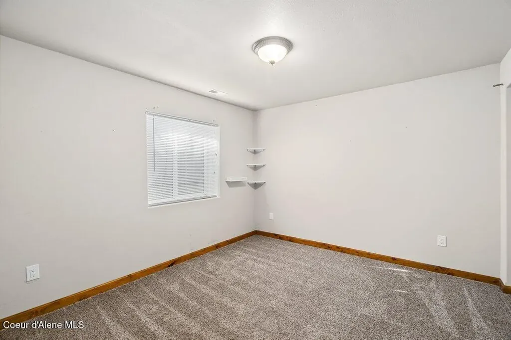 4308 E Rosemont Drive Athol ID 83801
