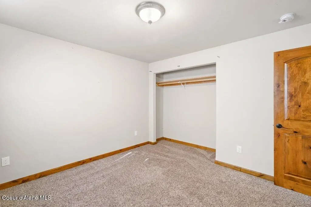4308 E Rosemont Drive Athol ID 83801