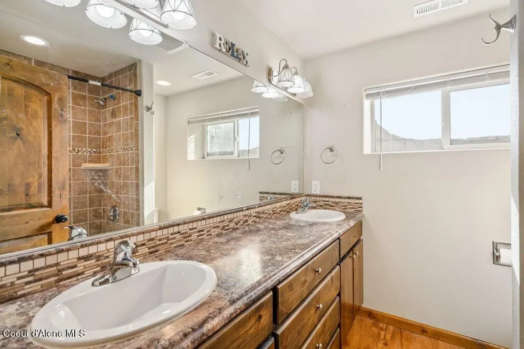 4308 E Rosemont Drive Athol ID 83801