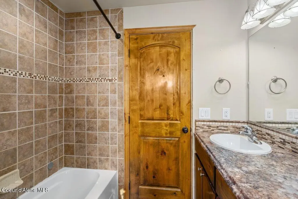 4308 E Rosemont Drive Athol ID 83801
