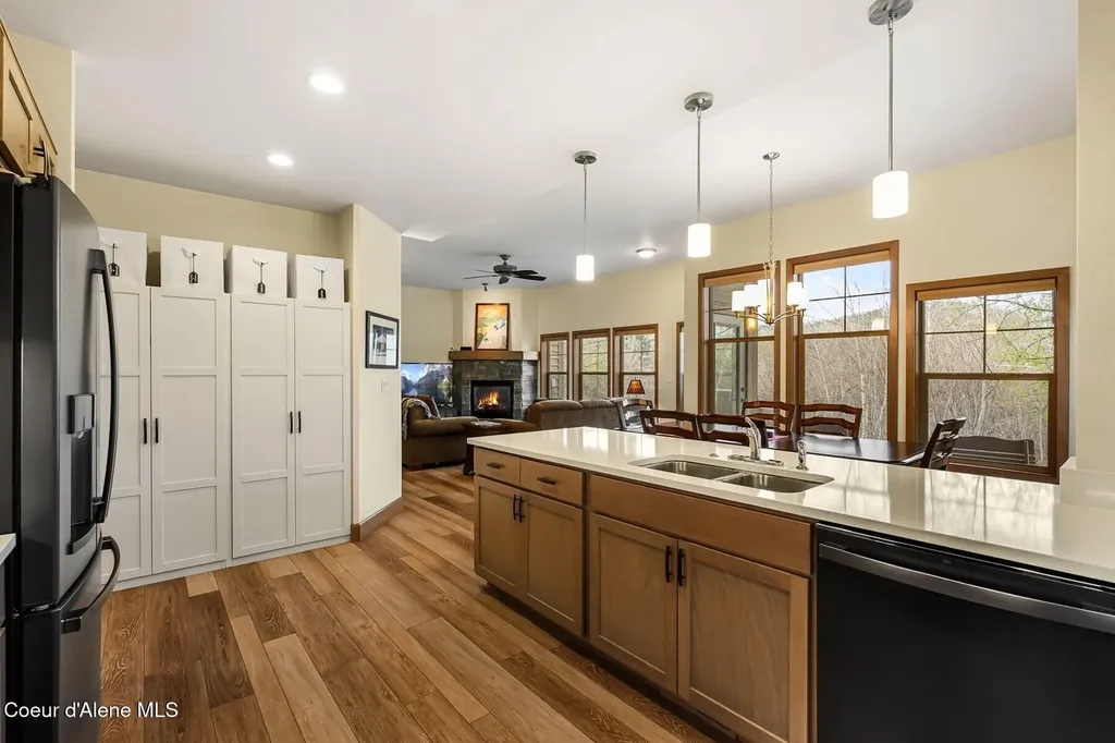 512 Guthrie Place Dover ID 83825