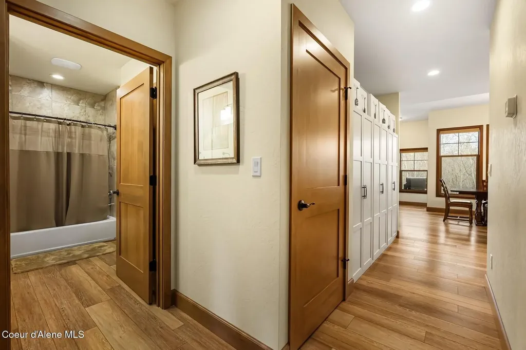 512 Guthrie Place Dover ID 83825