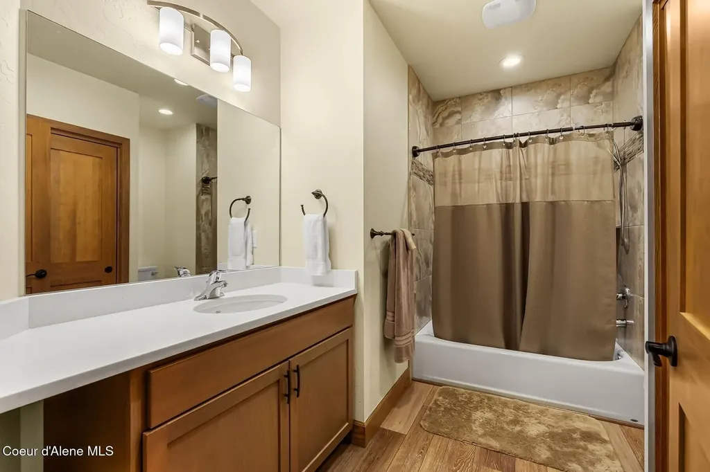 512 Guthrie Place Dover ID 83825