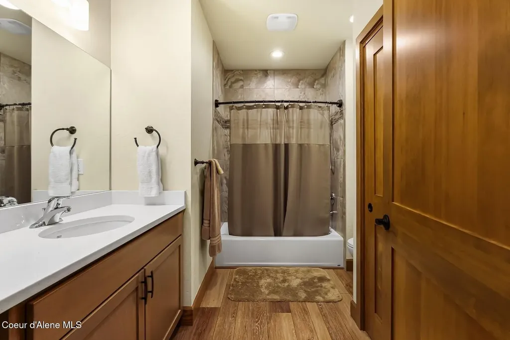 512 Guthrie Place Dover ID 83825