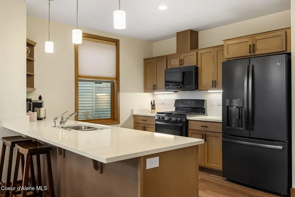 512 Guthrie Place Dover ID 83825
