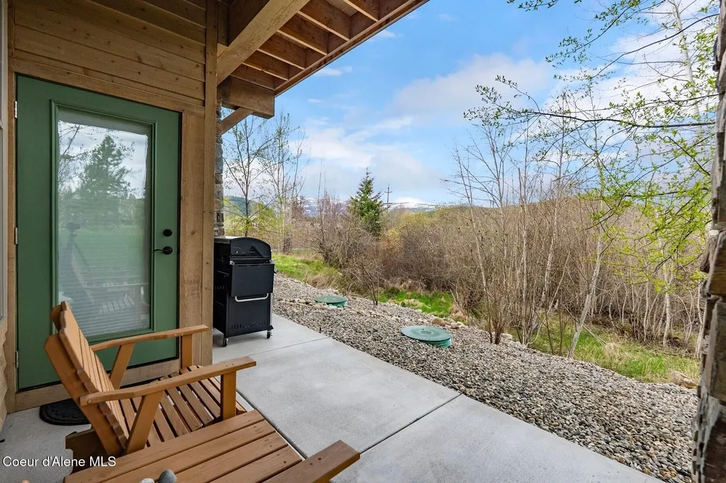 512 Guthrie Place Dover ID 83825