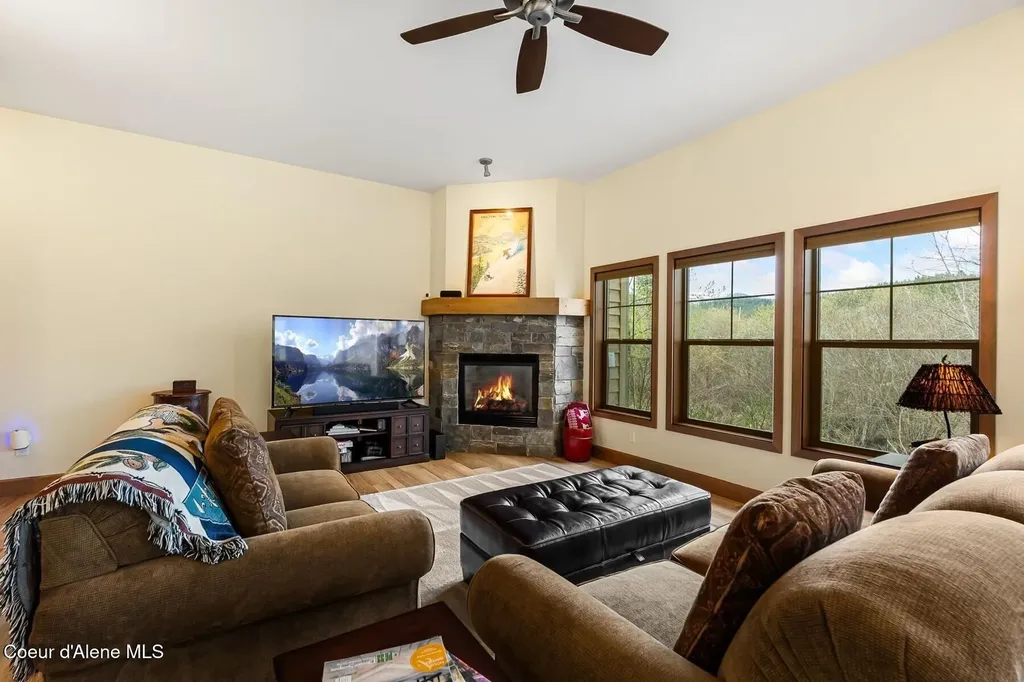 512 Guthrie Place Dover ID 83825
