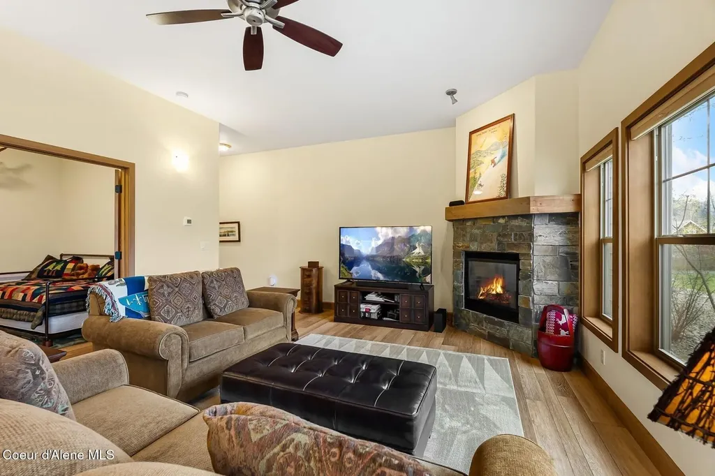 512 Guthrie Place Dover ID 83825