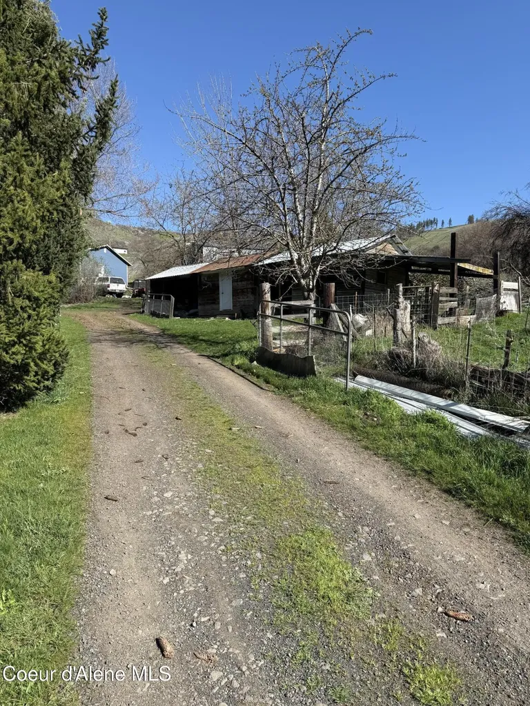 19357 School Road Lenore ID 83541