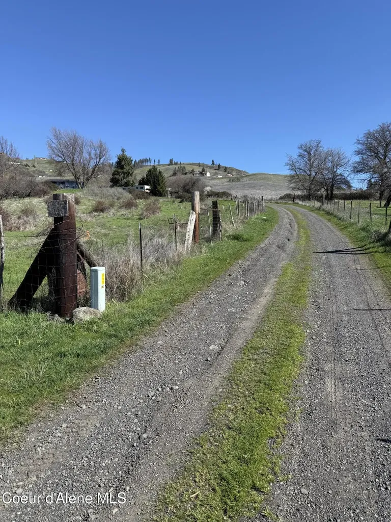 19357 School Road Lenore ID 83541