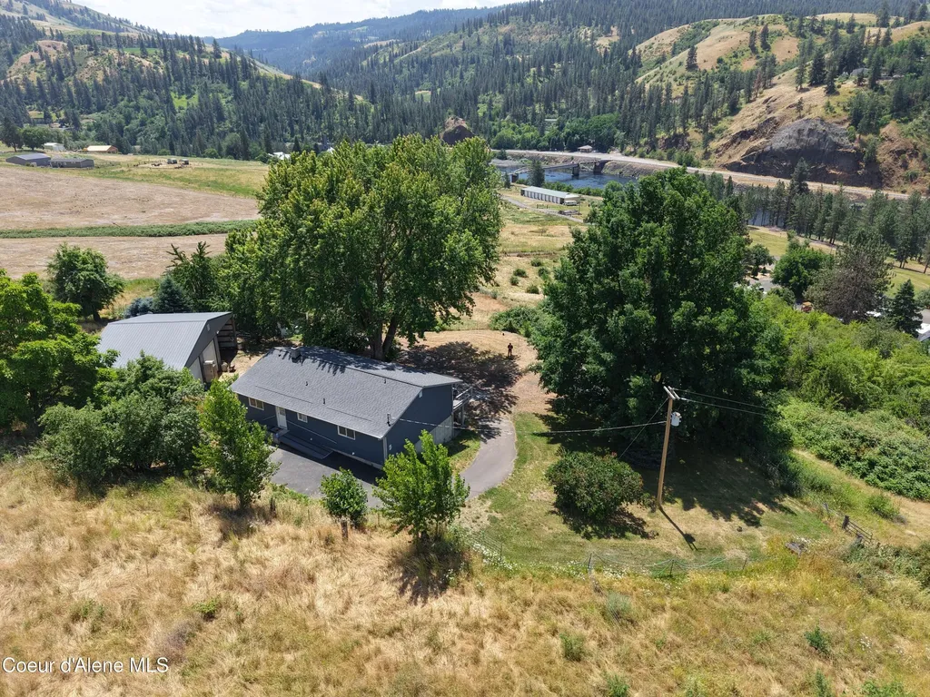 19357 School Road Lenore ID 83541