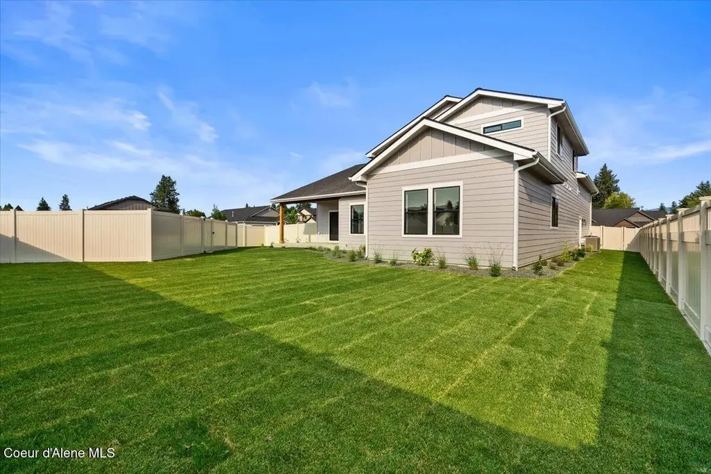 9262 N Secretariat Lane Hayden ID 83835