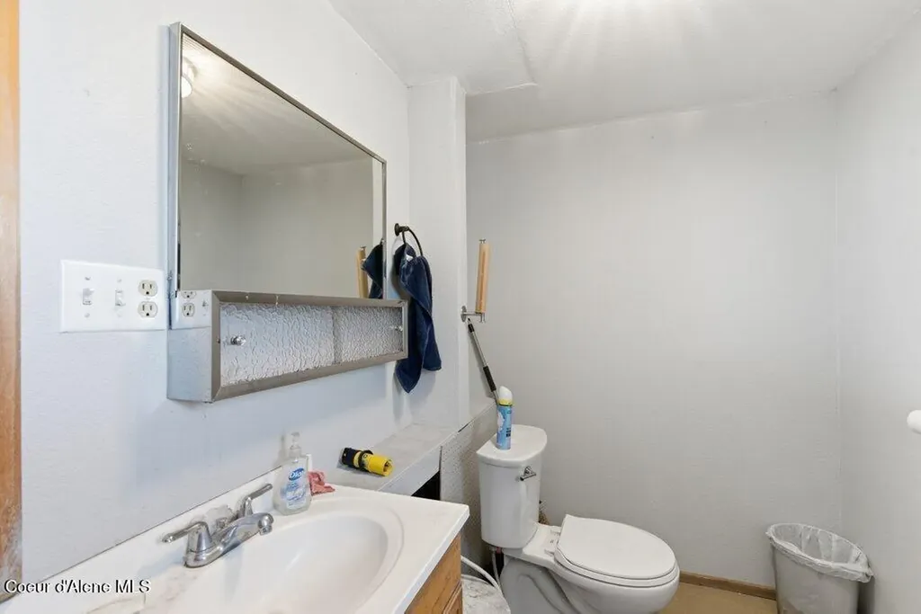 5929 E Highway 54 Athol ID 83801