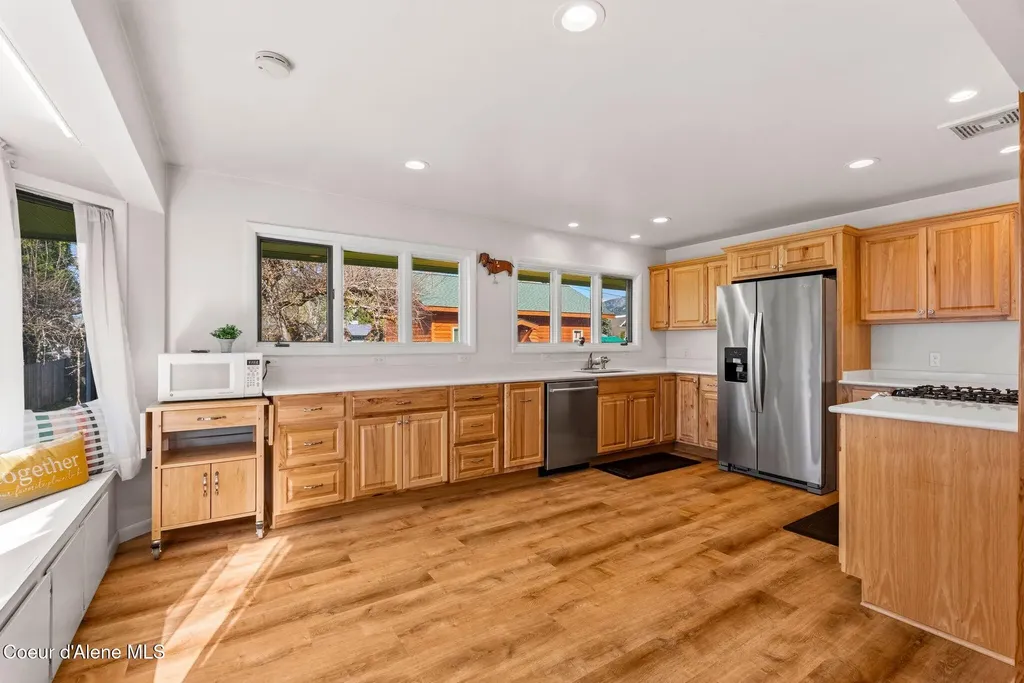 606 S Ella Avenue Sandpoint ID 83864