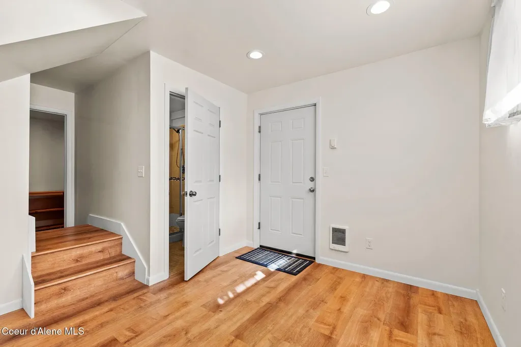 606 S Ella Avenue Sandpoint ID 83864