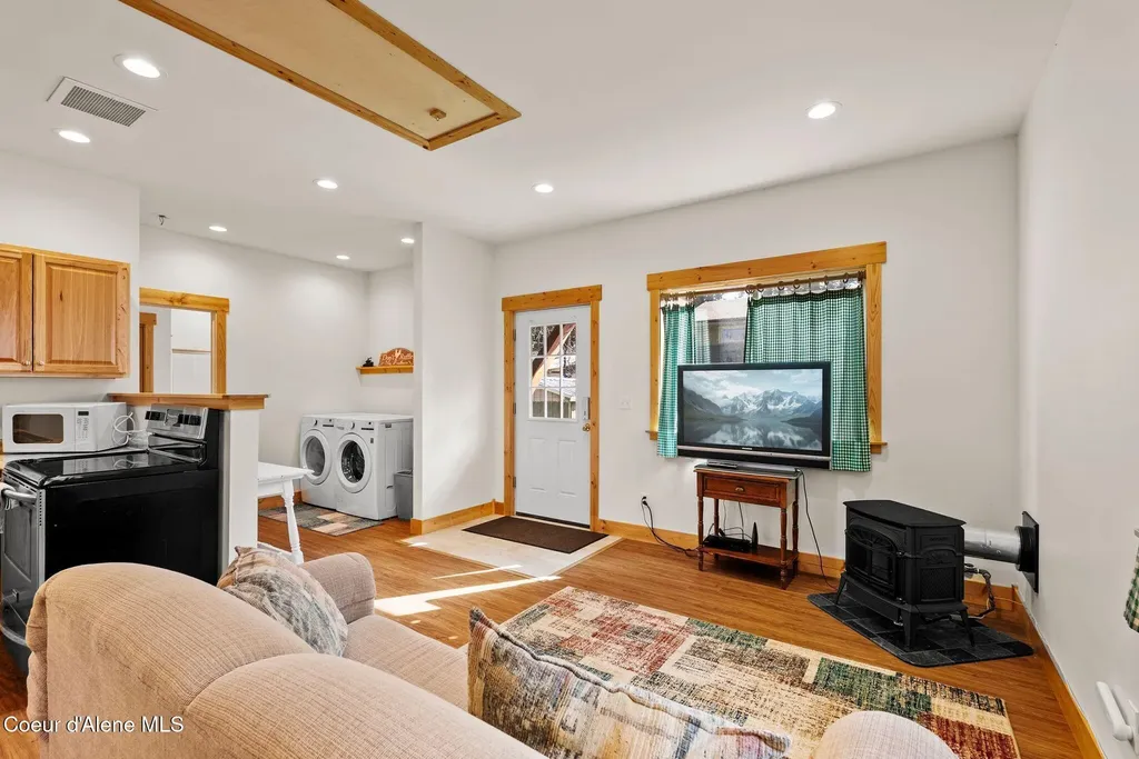 606 S Ella Avenue Sandpoint ID 83864