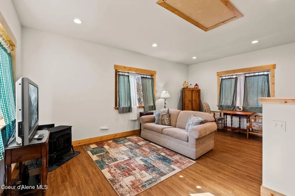 606 S Ella Avenue Sandpoint ID 83864