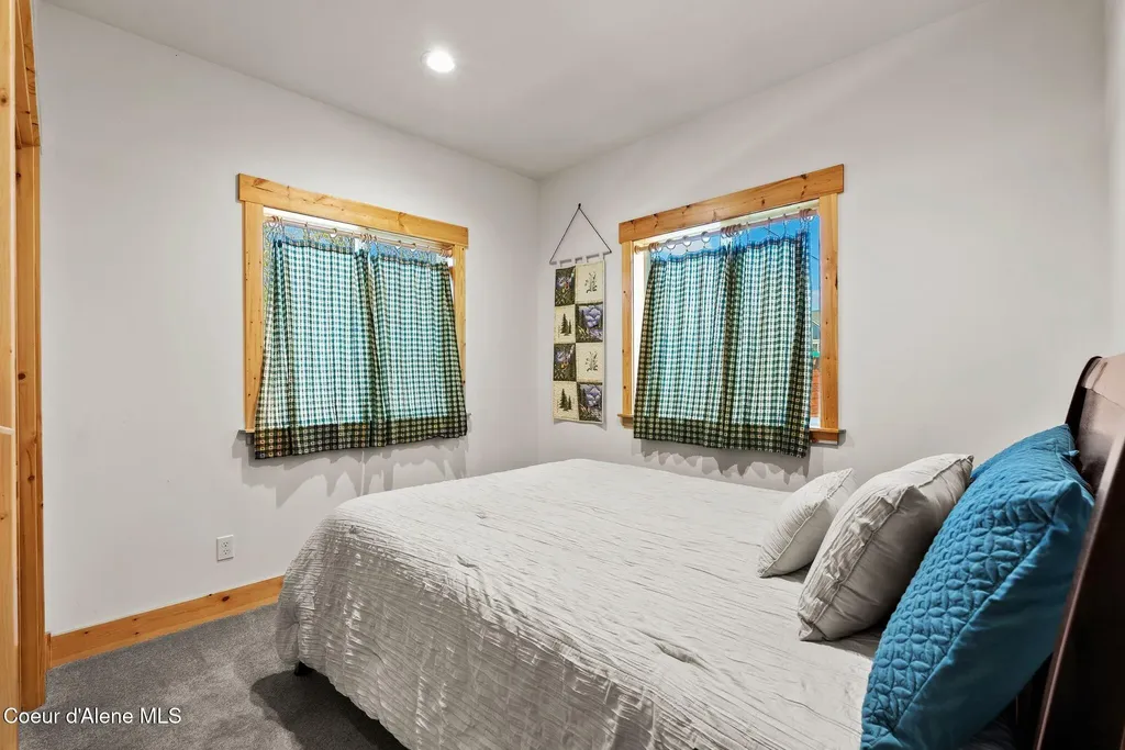 606 S Ella Avenue Sandpoint ID 83864