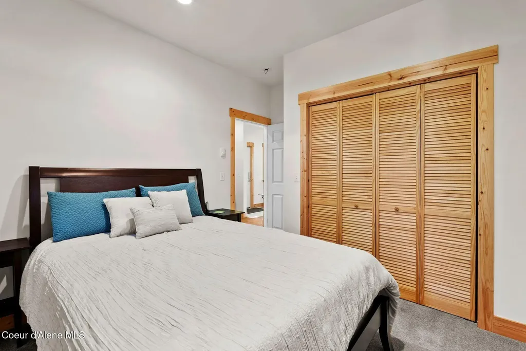 606 S Ella Avenue Sandpoint ID 83864