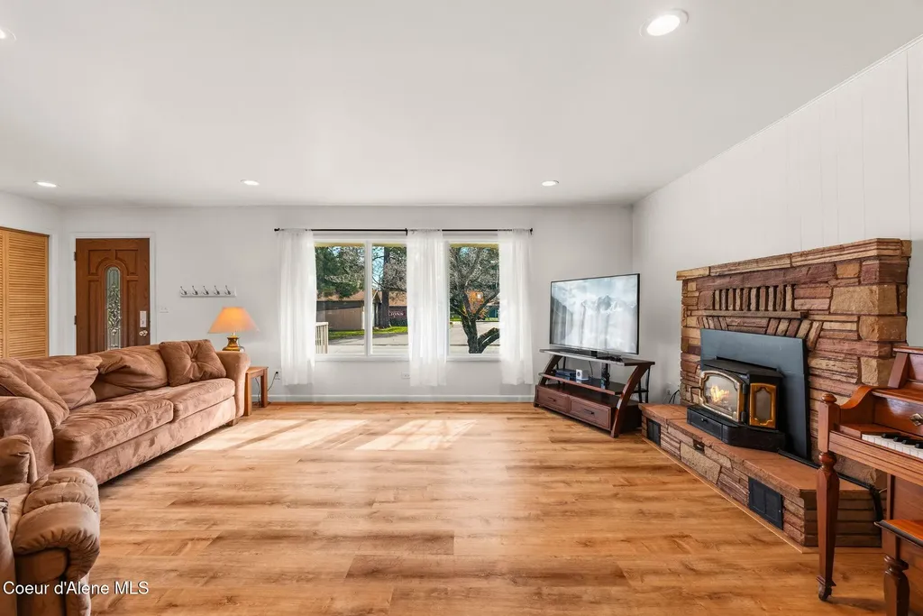 606 S Ella Avenue Sandpoint ID 83864