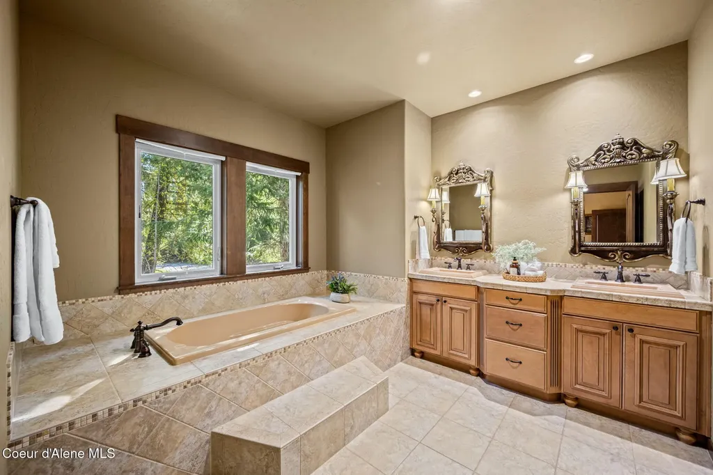 8668 N Stable Trace Court Hayden ID 83835