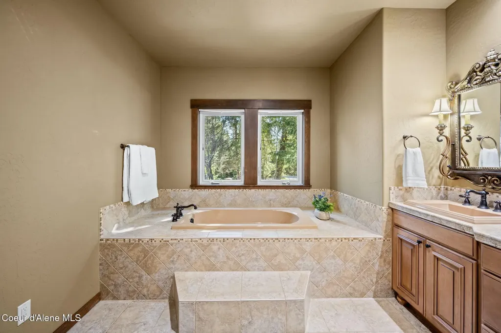 8668 N Stable Trace Court Hayden ID 83835