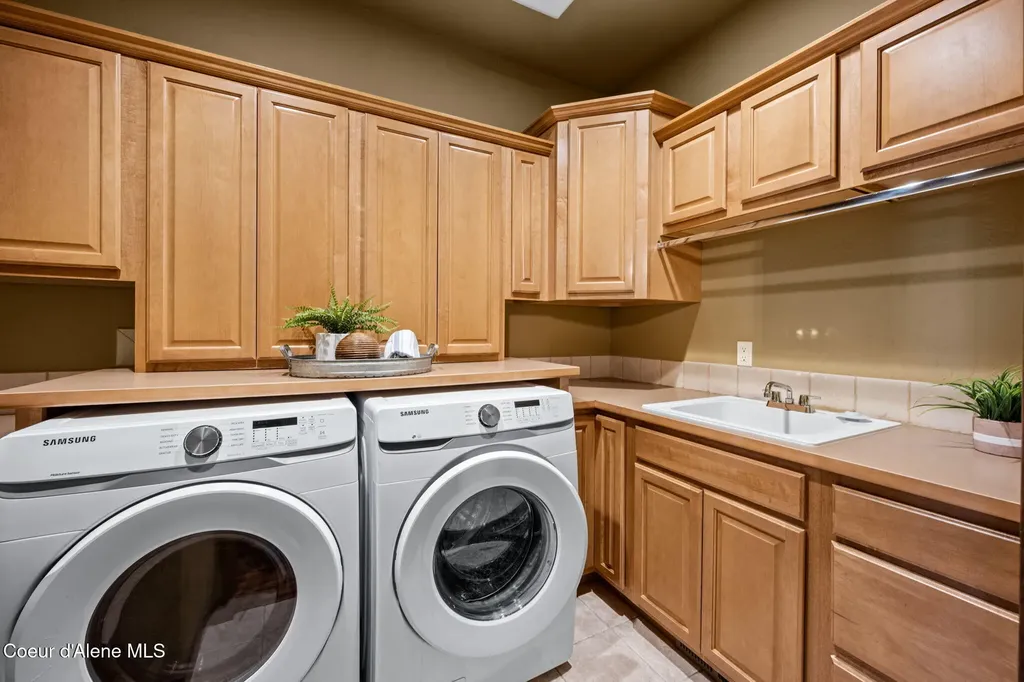 8668 N Stable Trace Court Hayden ID 83835