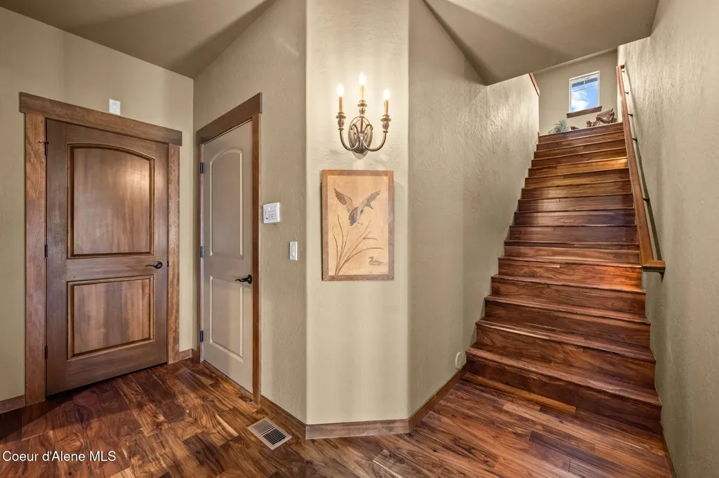 8668 N Stable Trace Court Hayden ID 83835