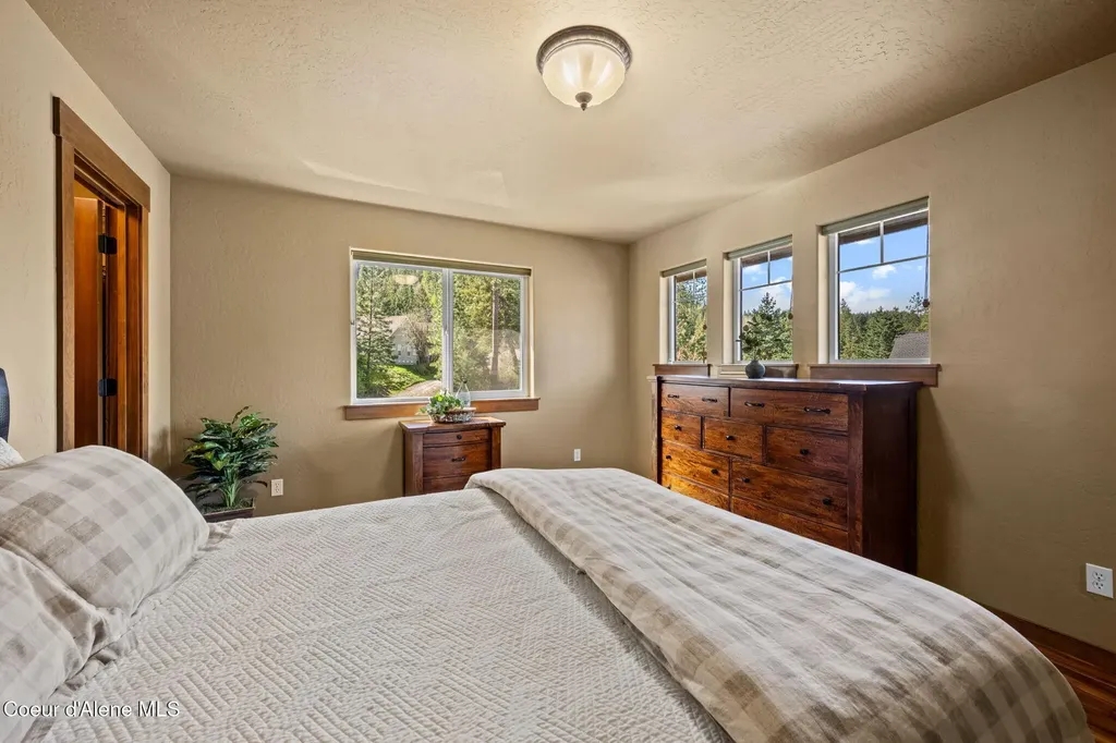 8668 N Stable Trace Court Hayden ID 83835