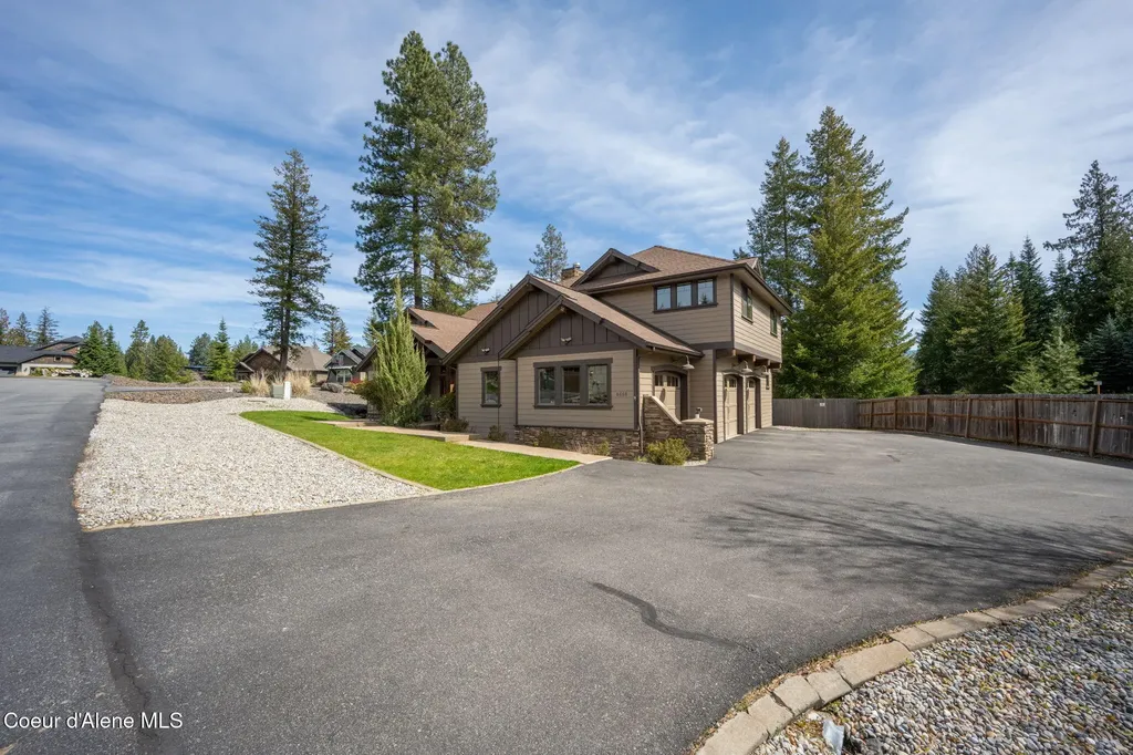 8668 N Stable Trace Court Hayden ID 83835
