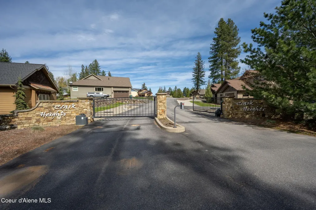 8668 N Stable Trace Court Hayden ID 83835