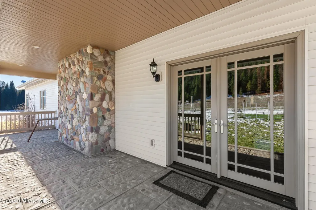 828 W Fork Eagle Creek Road Wallace ID 83873