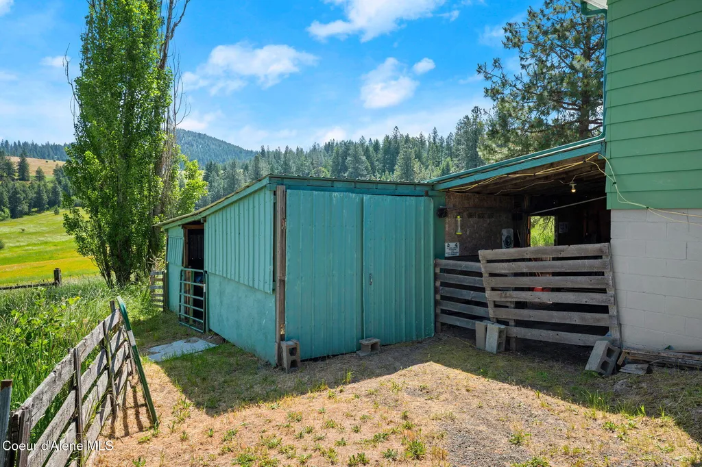 39138 S Highway 3 St. Maries ID 83861