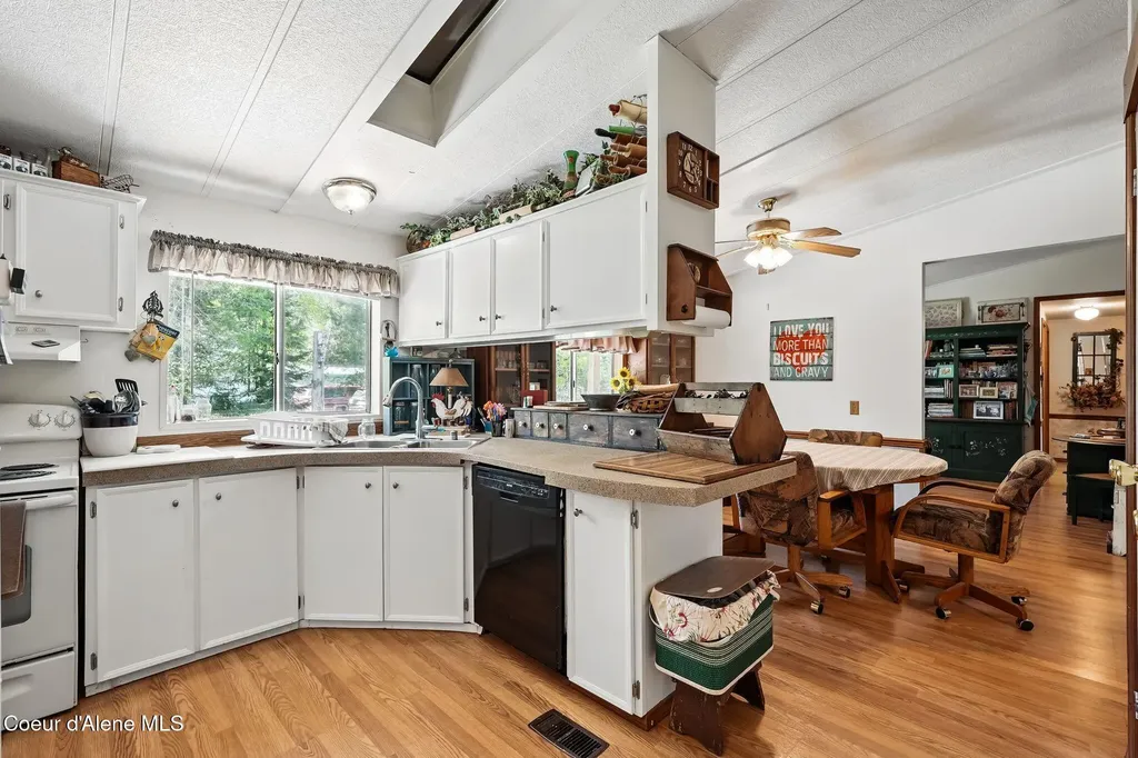1601 Spades Road Sagle ID 83860