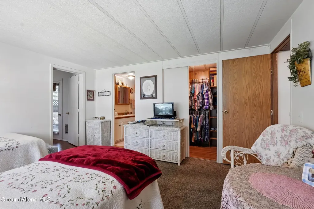 1601 Spades Road Sagle ID 83860