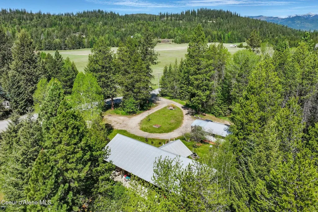 1601 Spades Road Sagle ID 83860