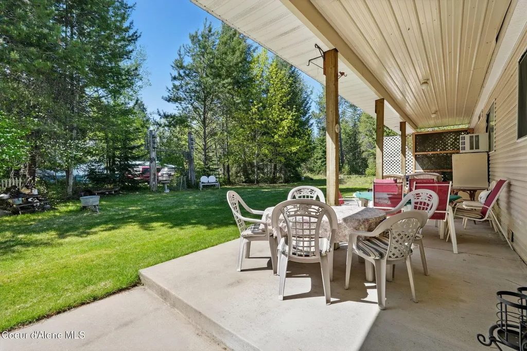 1601 Spades Road Sagle ID 83860