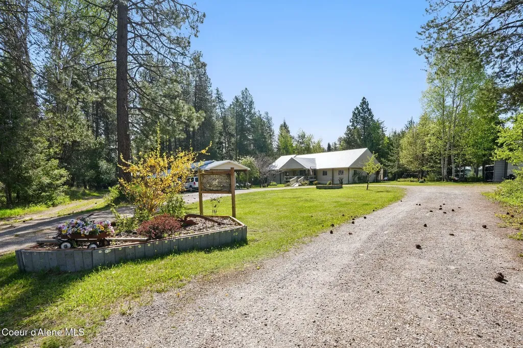 1601 Spades Road Sagle ID 83860