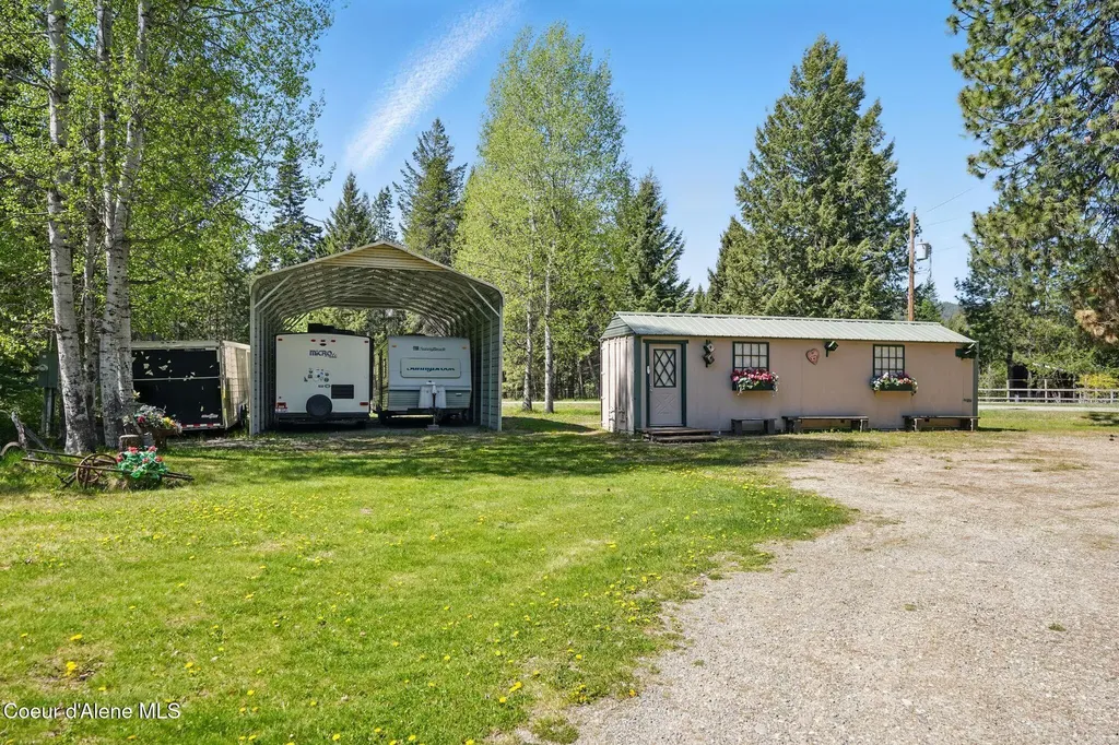 1601 Spades Road Sagle ID 83860