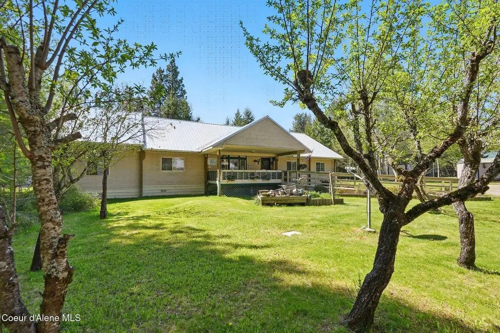 1601 Spades Road Sagle ID 83860
